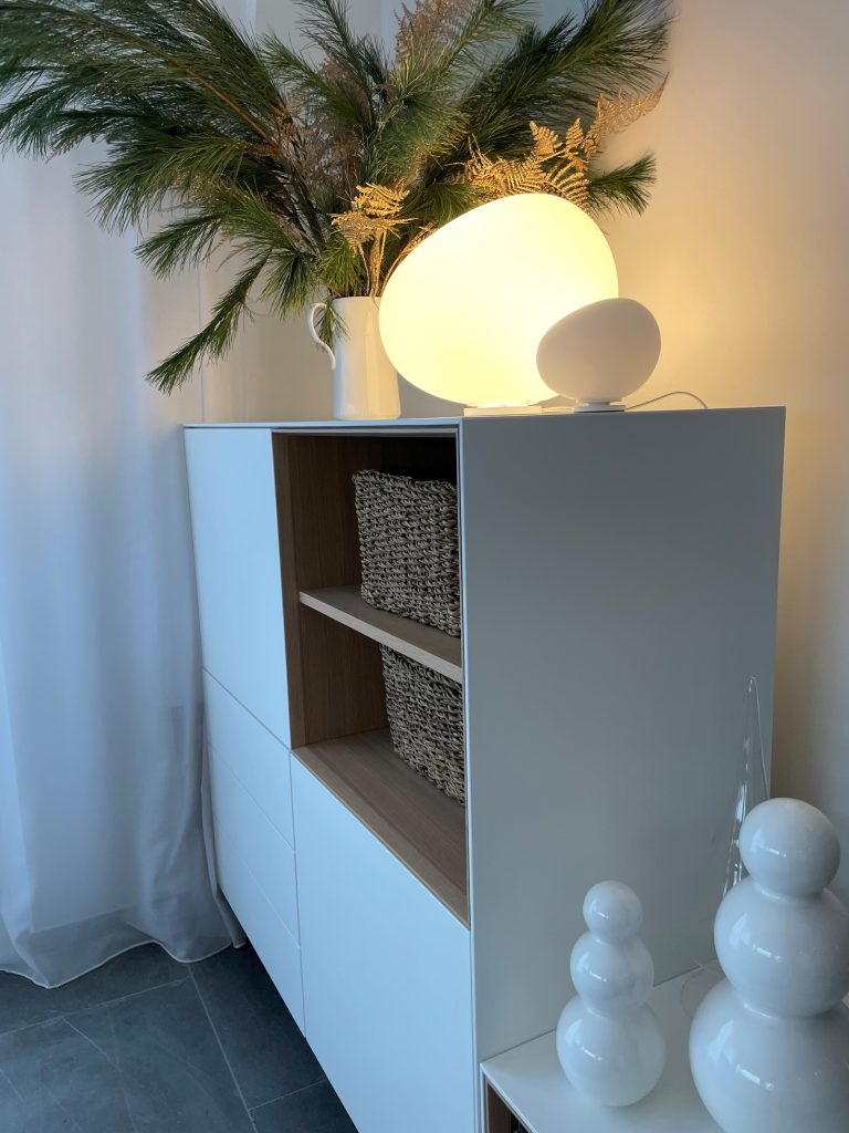 Decking the Halls the Minimalist Way 24 xmas 2