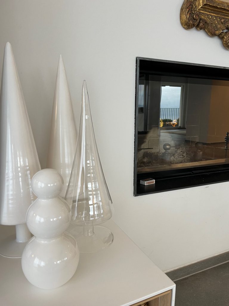 Decking the Halls the Minimalist Way 23 xmas 3